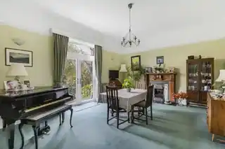 14 Priestlands Park Road, photo 4
