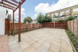 14 Raymead Avenue, photo 4