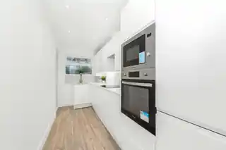 14 Raymead Avenue, photo 3