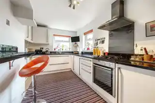 14 Scotsdale Road, photo 2