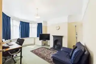 14 Southbourne Close, photo 2