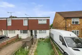 14 St Martin Close, photo 3