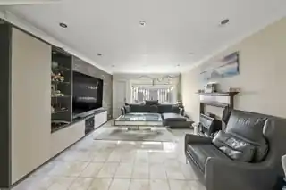 14 St Martin Close, photo 4