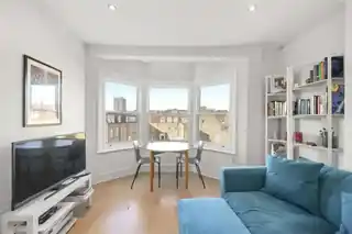 14 Stapleton Hall Road, photo 4