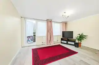 14 Stoughton Close, photo 2
