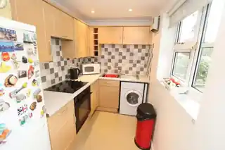 14, Tudor Court, Hatherley Crescent, photo 2