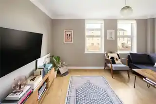 14 Walton Close, photo 2