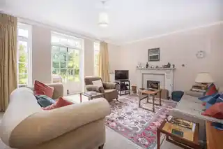 14 Woodlands Road, photo 2