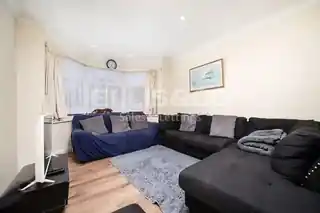 140 Camrose Avenue, photo 4