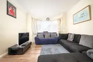 140 Camrose Avenue, photo 3