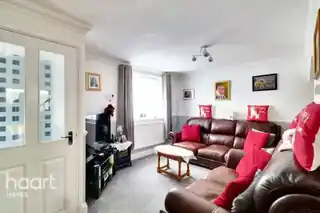 140 Dehavilland Close, photo 3
