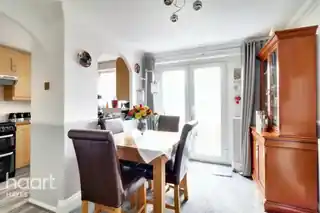 140 Dehavilland Close, photo 4