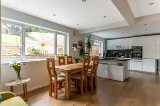 140 Maylands Drive, photo 3