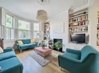 141 Bathurst Gardens, photo 2