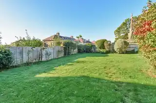 141 Matlock Crescent, photo 4