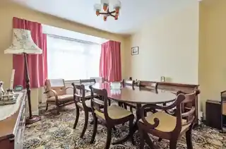141 Matlock Crescent, photo 3