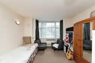 141A Whitchurch Lane, photo 4