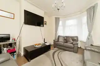 142 Windsor Road, photo 3