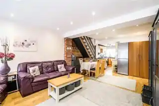 143 Oval Road North, photo 2