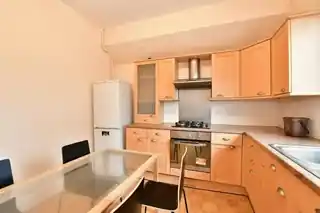 143B Vicarage Road, photo 3