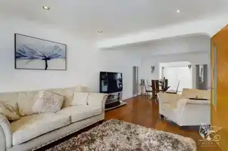 144 Ardleigh Green Road, photo 2
