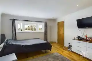 144 Ardleigh Green Road, photo 4