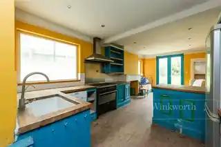 144 Bathurst Gardens, photo 4