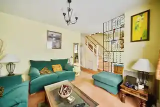 144 Osidge Lane, photo 2