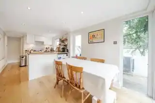 144 Robertson Street, photo 3