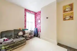 144 Squires Lane, photo 3