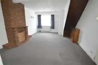 145 Beam Avenue, photo 2