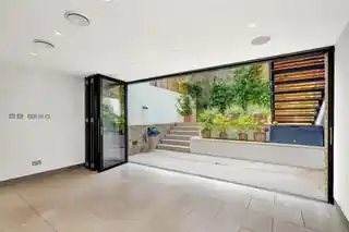 145 Beaufort Street, photo 3