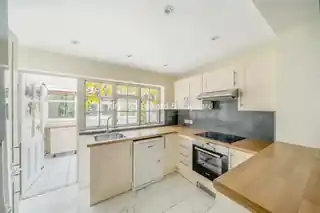 145 Pembroke Road, photo 2