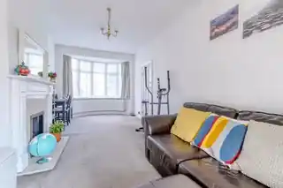 145 Westbury Avenue, photo 3