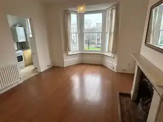 145C Charlton Church Lane, photo 2