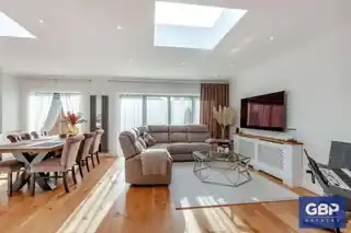 146 Parkside Avenue, photo 2