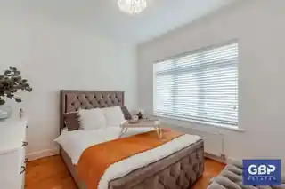 146 Parkside Avenue, photo 3