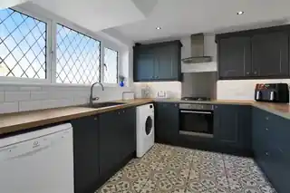 147 Green Lane, photo 2