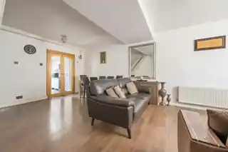 147 Skeltons Lane, photo 2