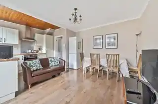 147 Uplands Road, photo 3