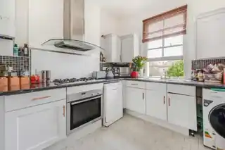14A Avenue Road, photo 3