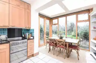 14A Harvist Road, photo 3