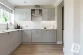 15 Acacia Avenue, photo 2