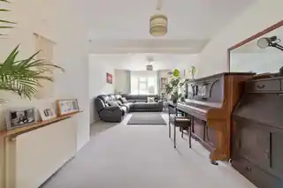 15 Ashbourne Avenue, photo 4