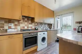 15 Avenue Close, photo 3