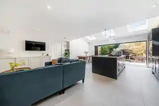 15 Barnfield Gardens, photo 3