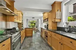 15 Beaconsfield Road, photo 3