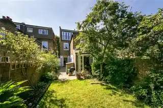 15 Beaconsfield Road, photo 4