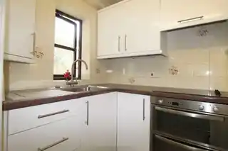 15 Brandreth Court, photo 3