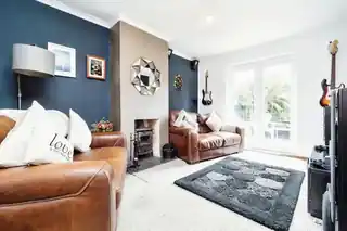 15 Burnham Road, photo 2